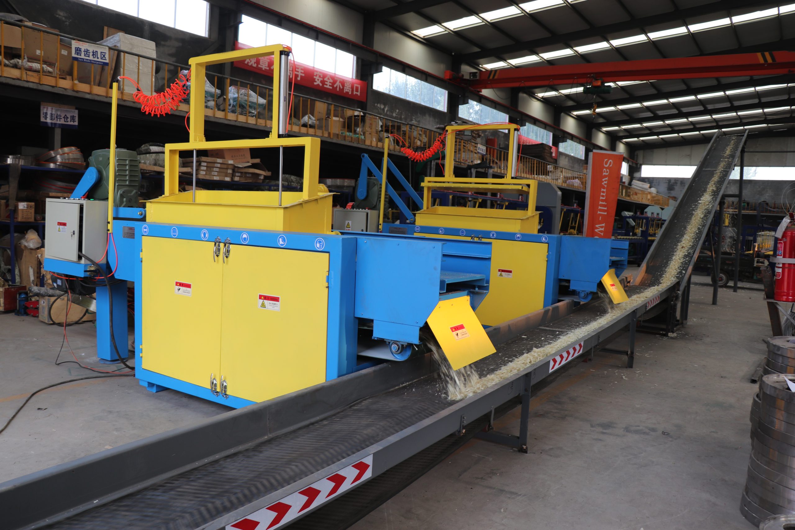 A Colombian delegation visited Sawmill-World to inspect wood shaving machines