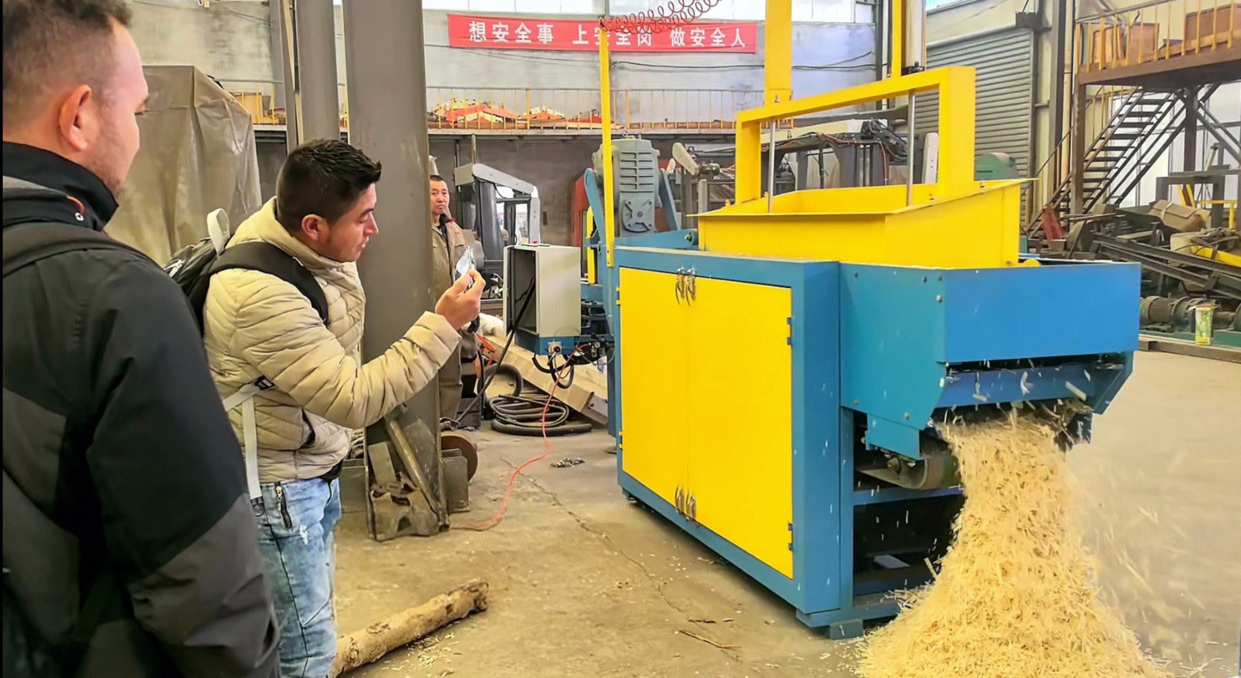 A Colombian delegation visited Sawmill-World to inspect wood shaving machines (3)