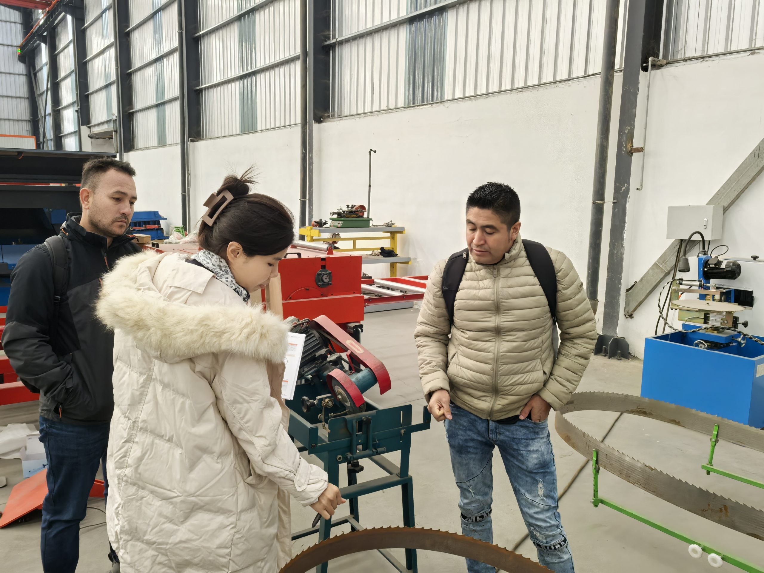 A Colombian delegation visited Sawmill-World to inspect wood shaving machines