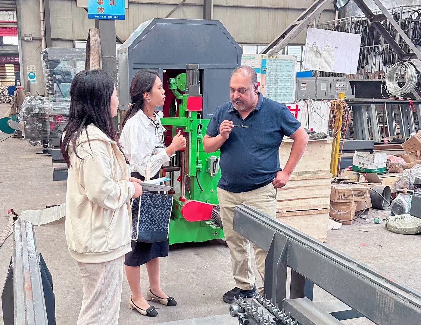  Canadian customer buys band saw machine 