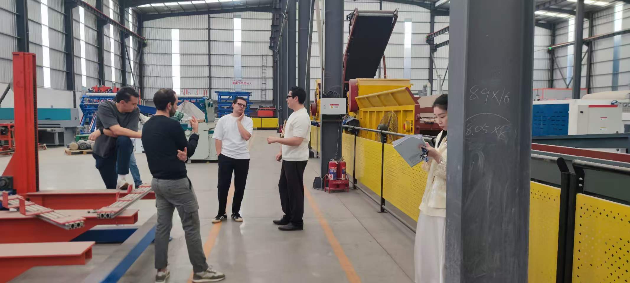 Sawmillworld technical team explains custom pallet nailing machine solutions to Mexican clients