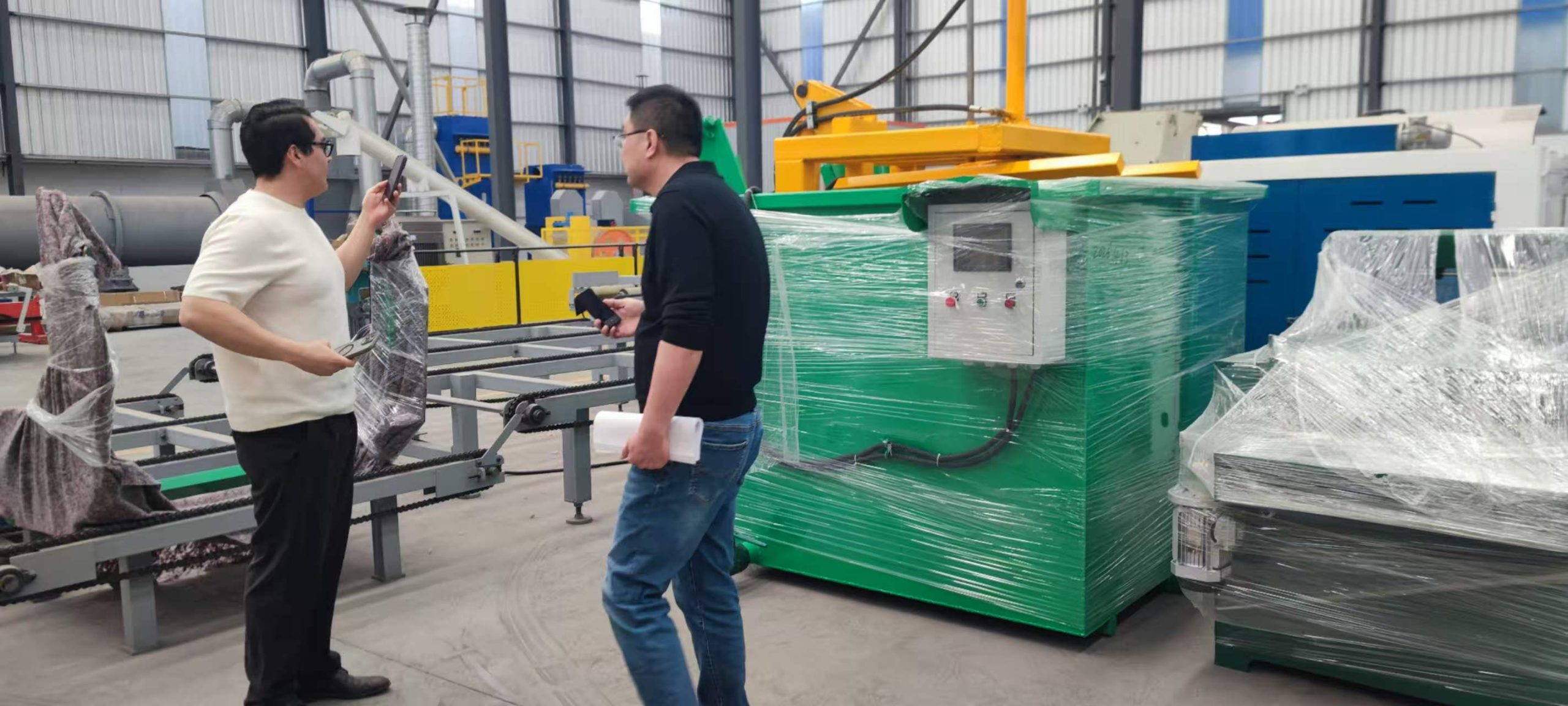 Sawmillworld technical team explains custom pallet nailing machine solutions to Mexican clients