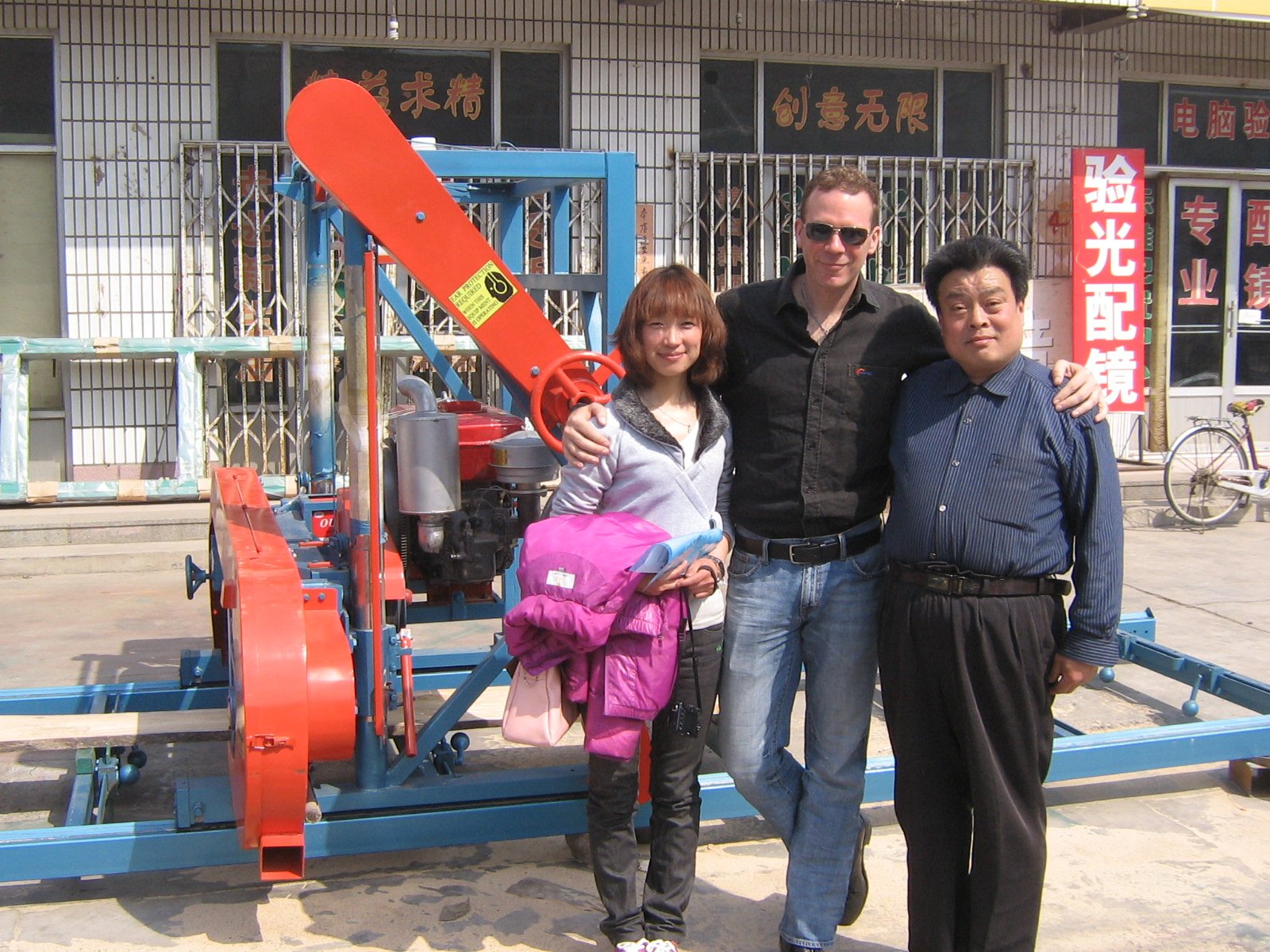  Photo with American customers 