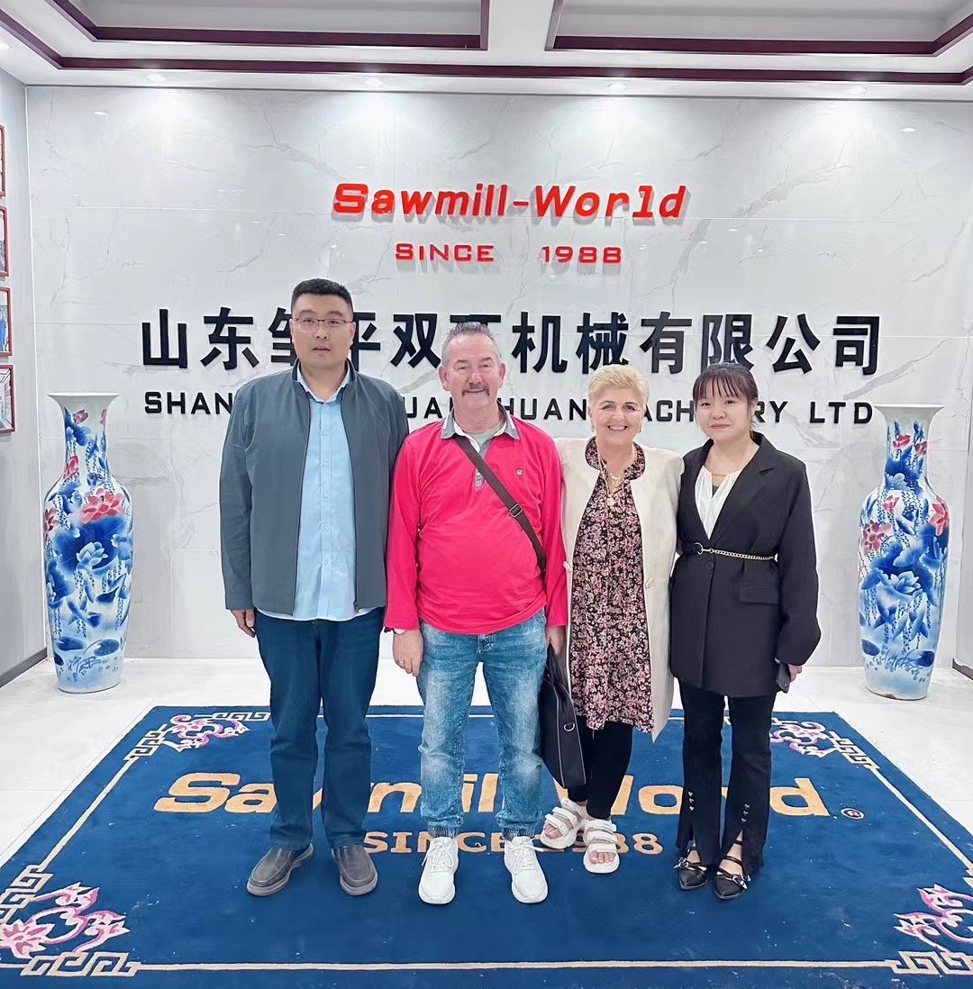  Photo with Spanish customer 