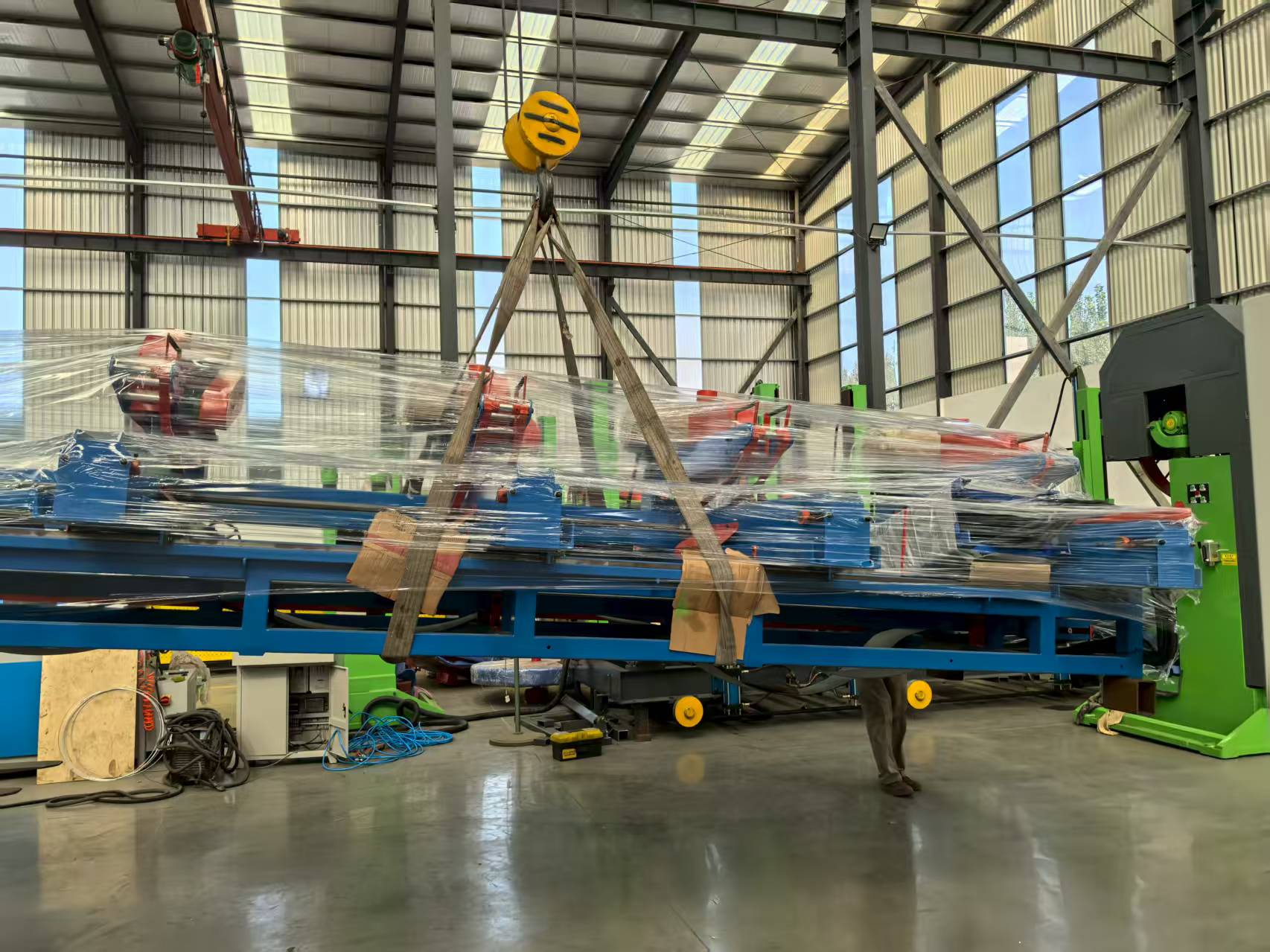 Sawmillworld Multi Rip Saw Pallet Stringer Notcher machine shipped to Peru (1)