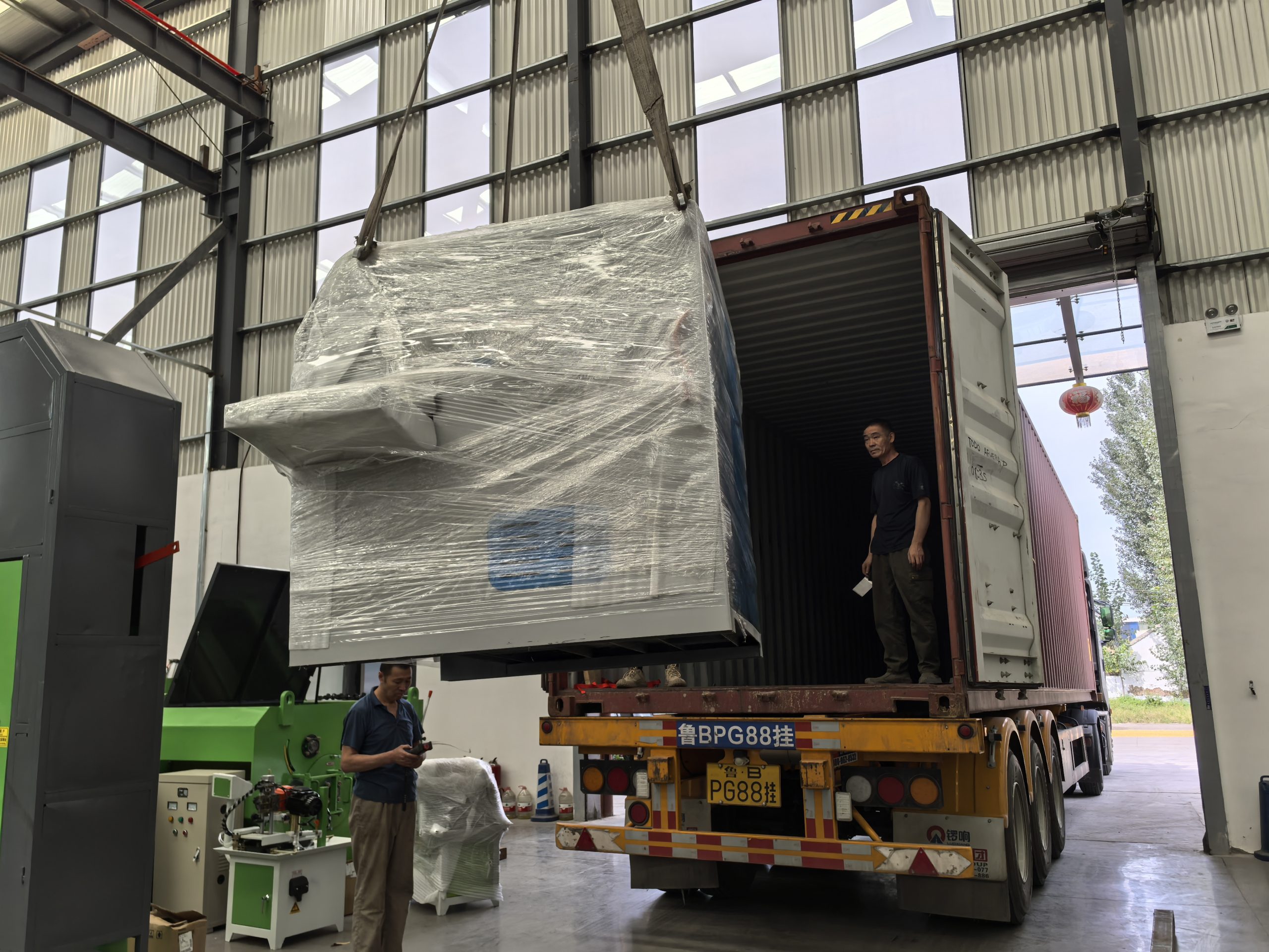Sawmillworld Multi Rip Saw Pallet Stringer Notcher machine shipped to Peru (6)