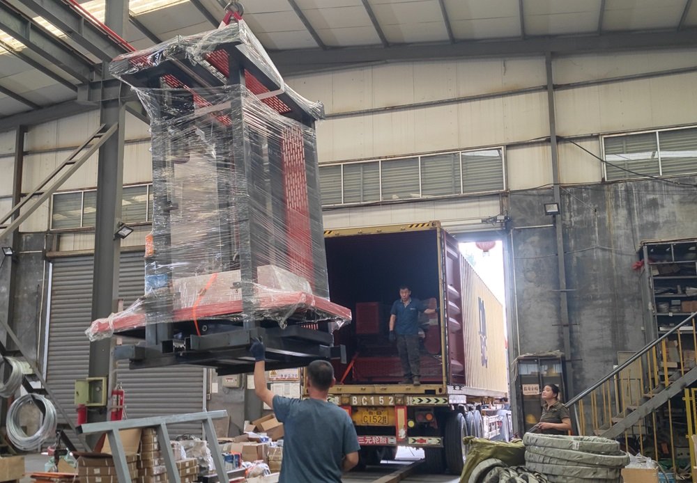 Sawmillworld Semi-automatic Horizontal Nailing Machine shipped to Bulgaria (4)