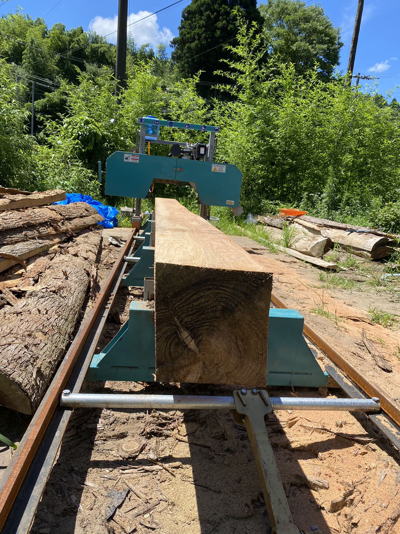Sawmillworld Ultra-portable bandsaw shipped to Japan