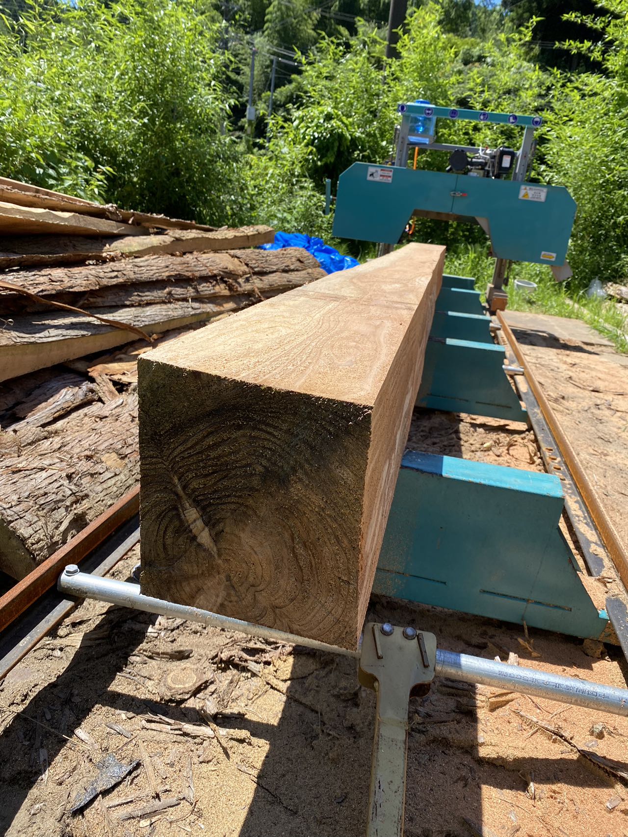 Sawmillworld Ultra-portable bandsaw shipped to Japan