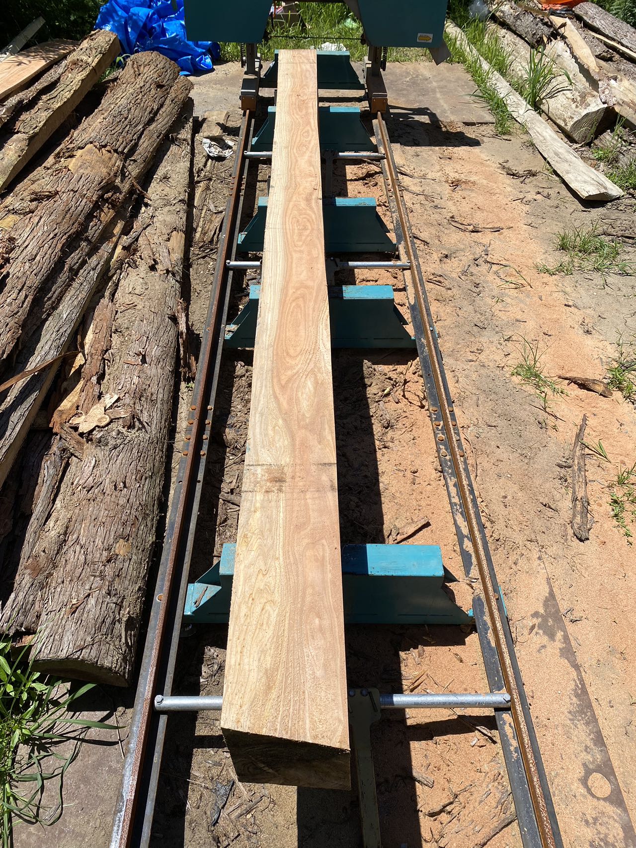 Sawmillworld Ultra-portable bandsaw shipped to Japan